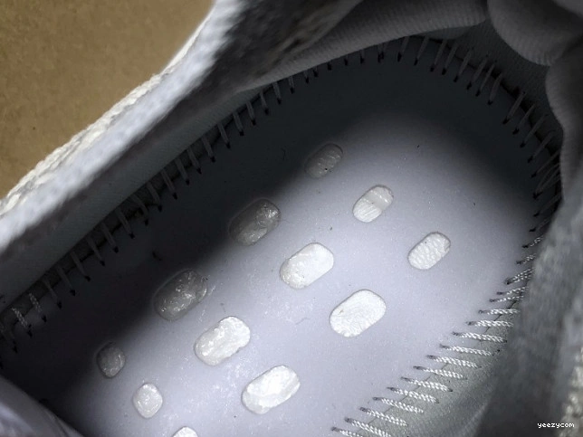 Alien Yeezy Boost Adidas FV3260 380 0720